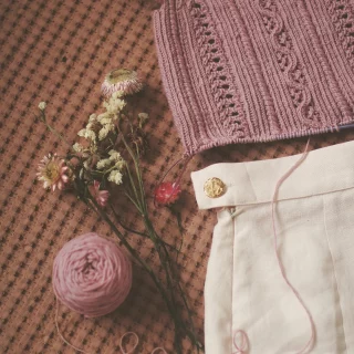 You are simply irreplaceable! 😘 Thank you for all the votes on the color for a skirt which I am going to match with my new sweater. 

I had made a decision and I've even finished the skirt already! I chose a cream heavyweight linen from @wearethefabricstore and picked a basic, but very cute pattern #lucilleskirt from @tintofmintpatterns. 🌼🌸🌺
I am not gonna lie - I am still thinking about the brown version too 🤭

Let me first test the pattern and then nothing can stop me from having more of them!

I am happy to tell you that I am in the middle of the body now. I hope I will finish the hem this month and only sleeves will be left 🎉

#marzenakolaczek #marzenakolaczekdesign #knitweardesigner #knitdesign #knitdesigner #iknit #quinceandco ##quinceandcochickadee #stitchpattern #imademyclothes #forknitters #knitstagram #knitting #knittingaddict #knittersofinstagram #knittersofsydney #knittersofaustralia #iloveknitting #dzierganie #nadrutach #knittingtexture #handmadesweater #ravelrydesigner #ravelrypattern #knittingsweater #knittingproject #knittingpullover #tintofmintpatterns #handmadeskirt